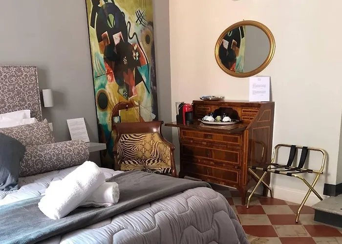 94 Piazza Di Spagna Maison d'hôtes 2*